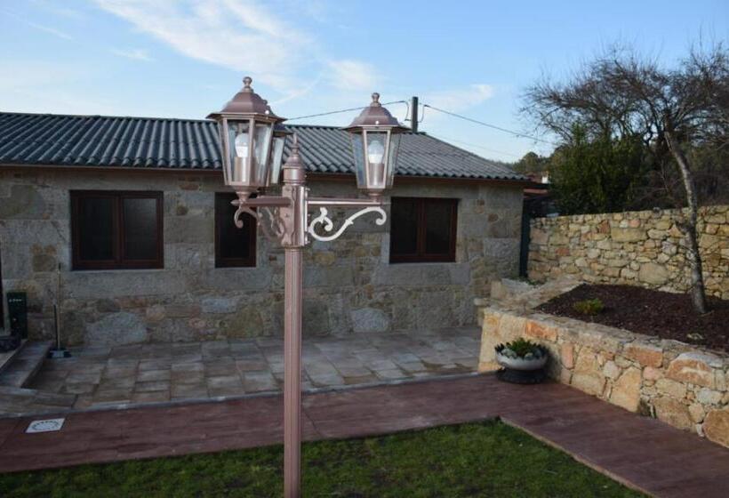 O Cabanel Albergue Bar