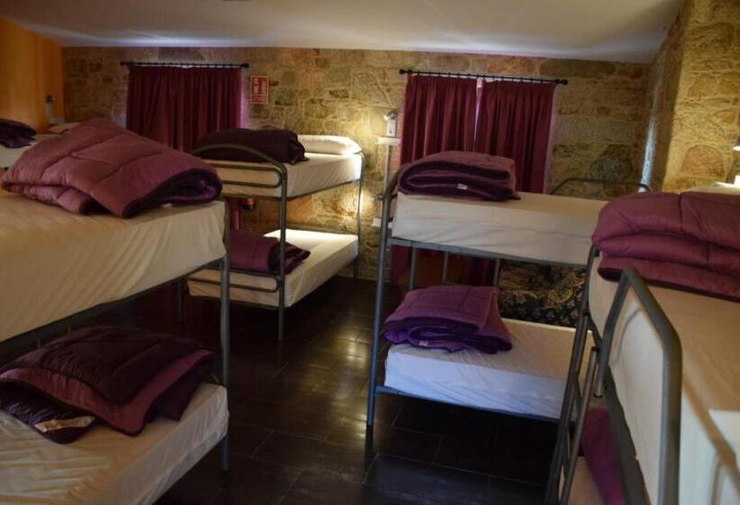 O Cabanel Albergue Bar