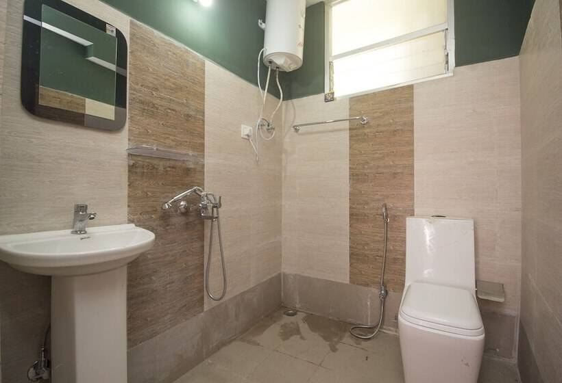 Oyo 24247 Hotel Everest Mansion