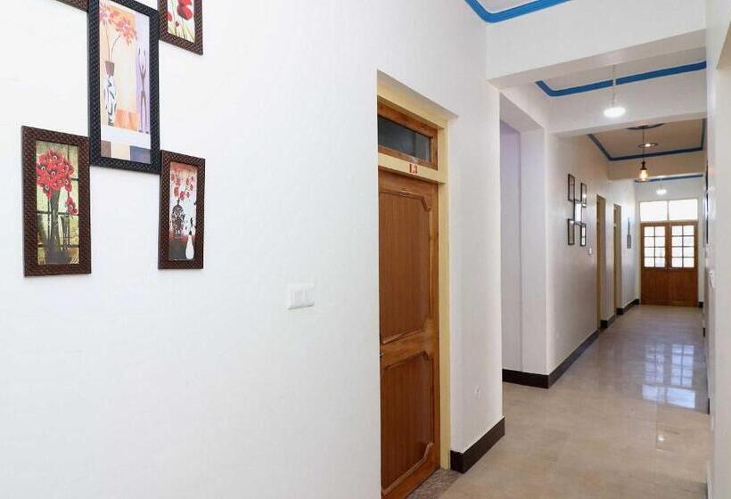 Oyo 26832 Hotel Ratnodaya