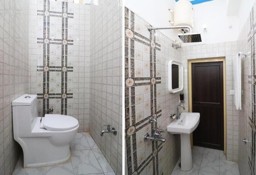 Oyo 26832 Hotel Ratnodaya