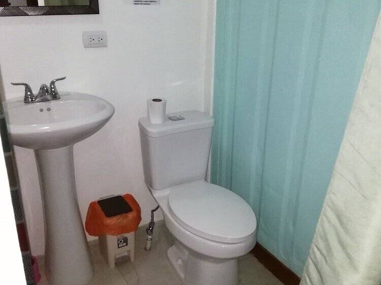 بنسيون Casa Heliconia