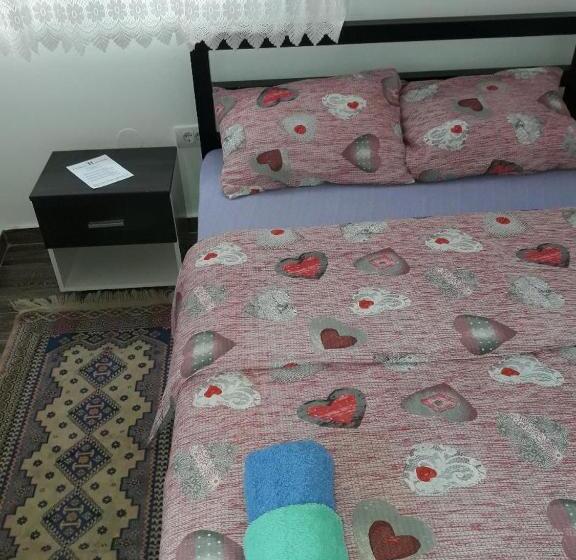 پانسیون Hedonist