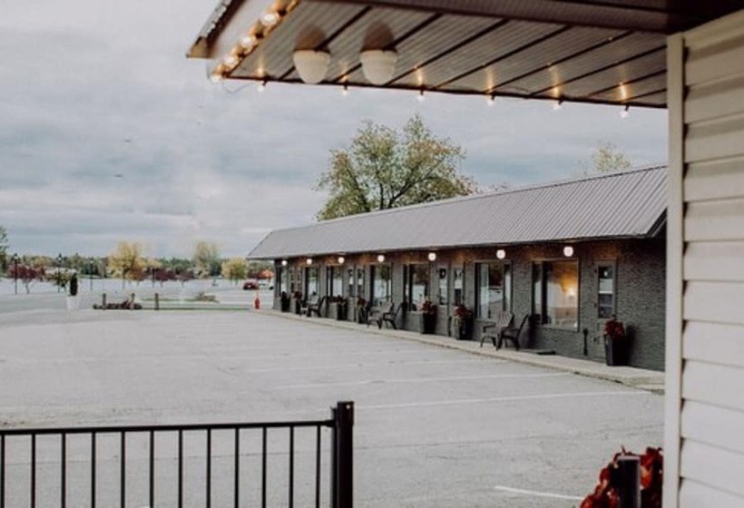 The Bayview Motel   Fort France, On   Lakeside Motel