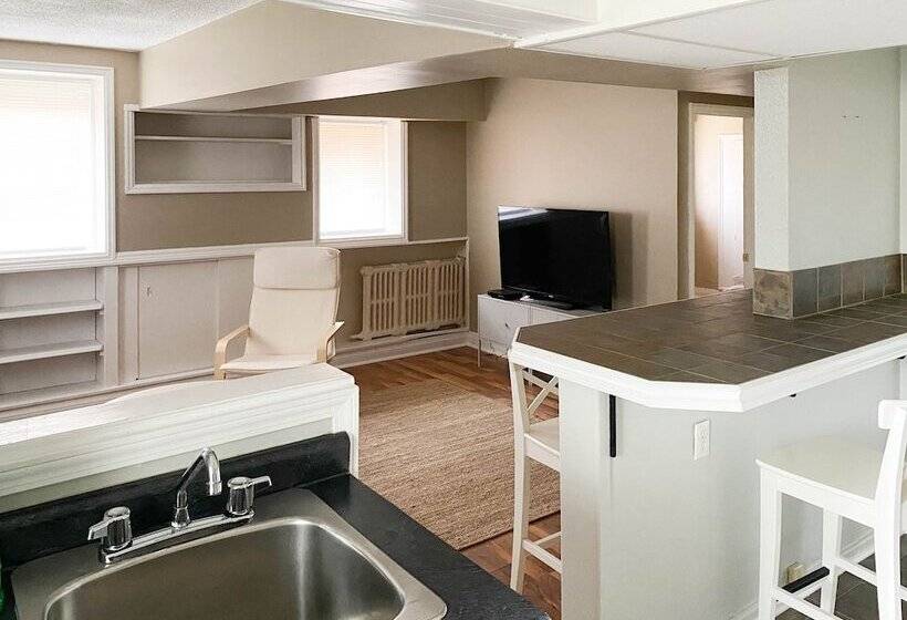 The Bayview Motel   Fort France, On   Lakeside Motel