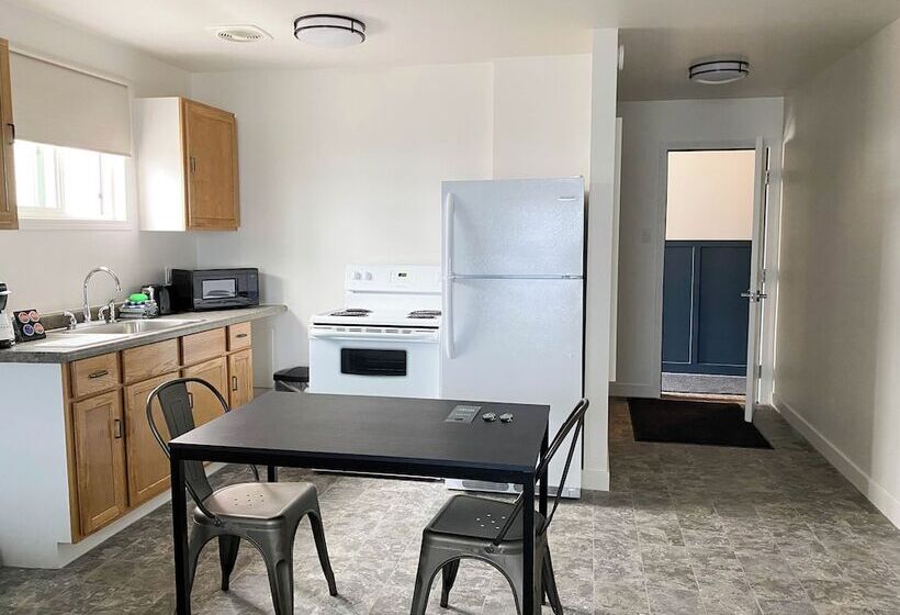 The Bayview Motel   Fort France, On   Lakeside Motel