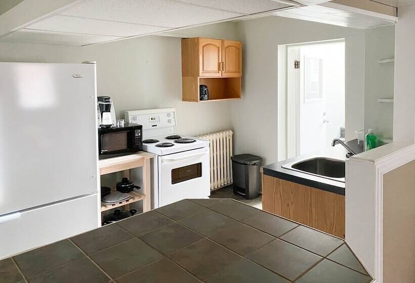 The Bayview Motel   Fort France, On   Lakeside Motel