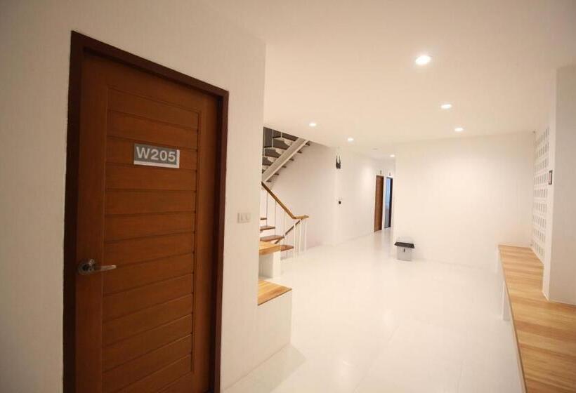 Wee Hostel