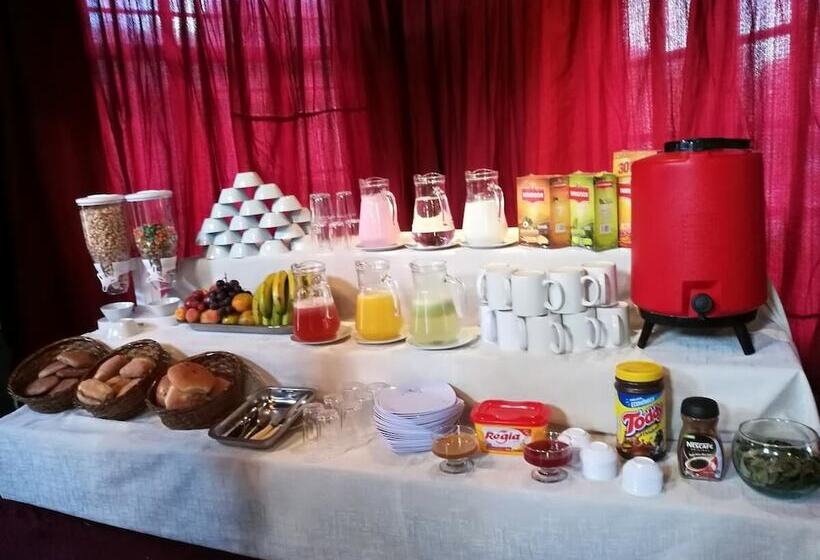 تختخواب و صبحانه Wooden Wasi Hostel