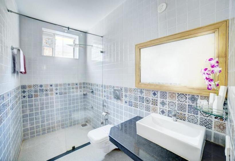 Отель Baywatch Express