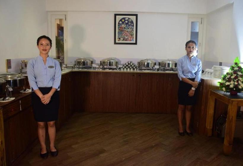 Отель Baywatch Express