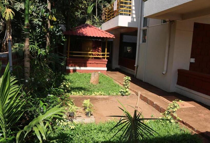 בית מלון כפרי Oasis Resort