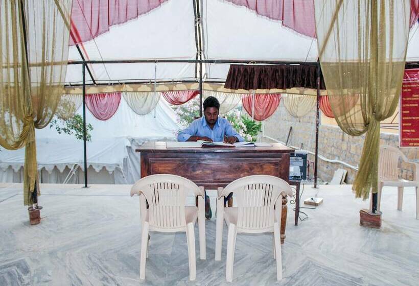 Отель Oyo 26228 Royal Camps