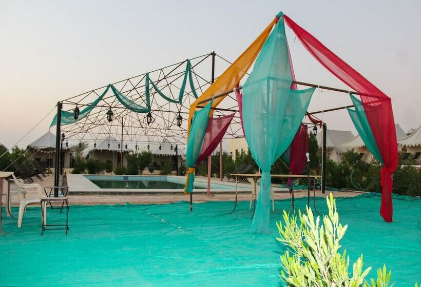 Отель Oyo 26228 Royal Camps