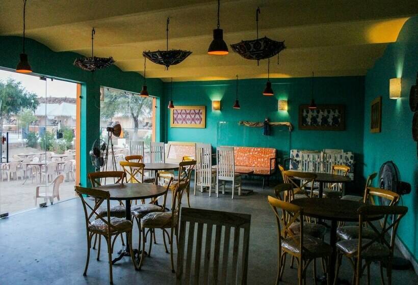 Отель Oyo 26228 Royal Camps