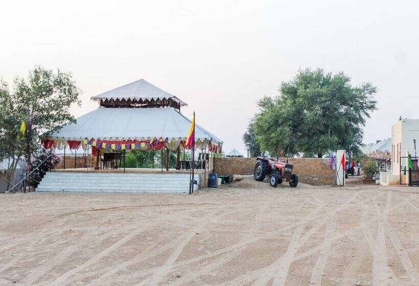 Отель Oyo 26228 Royal Camps