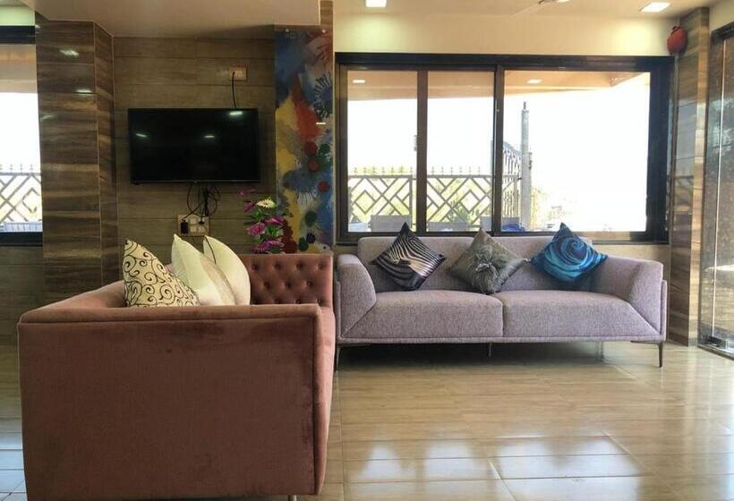 فندق Pooja Villa Suites Rooms And Pool, Igatpuri