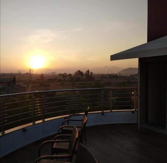 فندق Pooja Villa Suites Rooms And Pool, Igatpuri