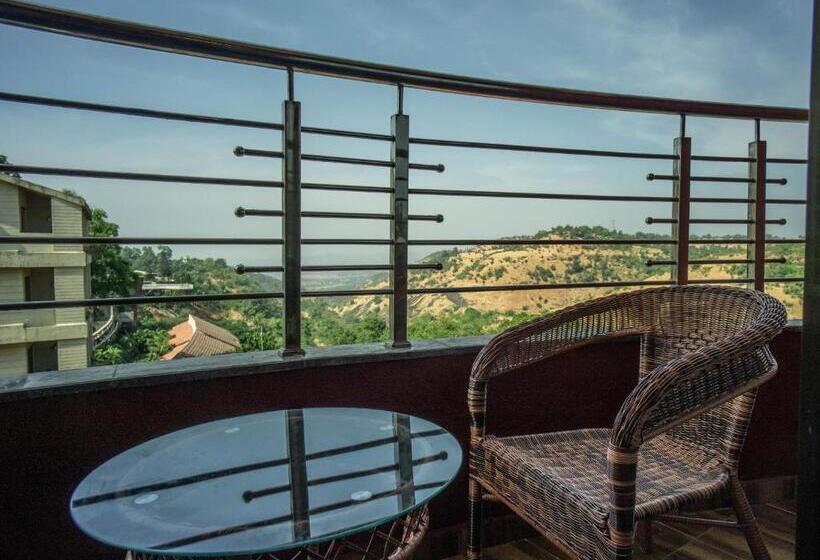 فندق Pooja Villa Suites Rooms And Pool, Igatpuri
