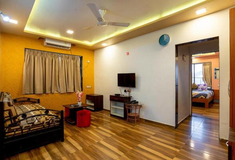 فندق Pooja Villa Suites Rooms And Pool, Igatpuri