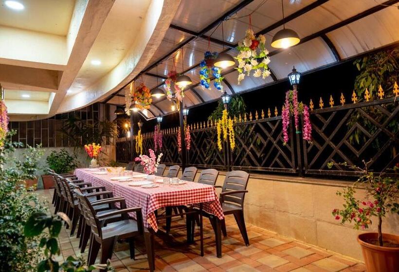 فندق Pooja Villa Suites Rooms And Pool, Igatpuri