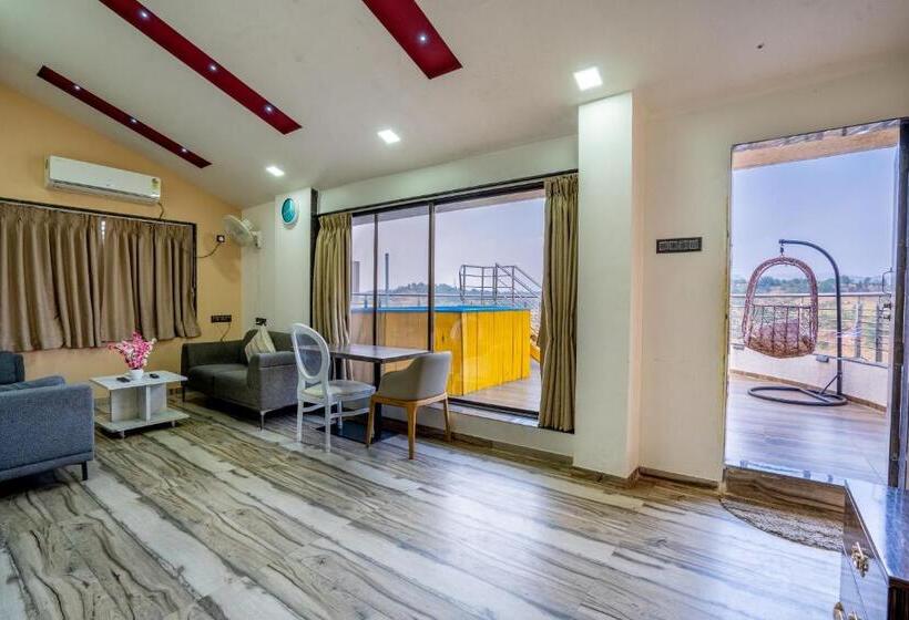 فندق Pooja Villa Suites Rooms And Pool, Igatpuri