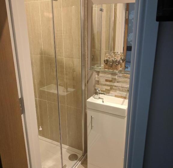 Пансион Lion House Bed & Breakfast With Restaurant