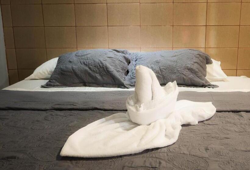 هتل Hoja De Oro Corcovado