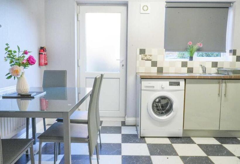 فندق Taylor Close