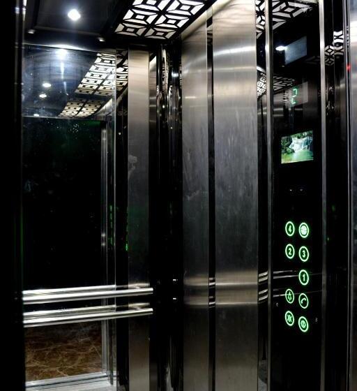 هتل Three Penguins