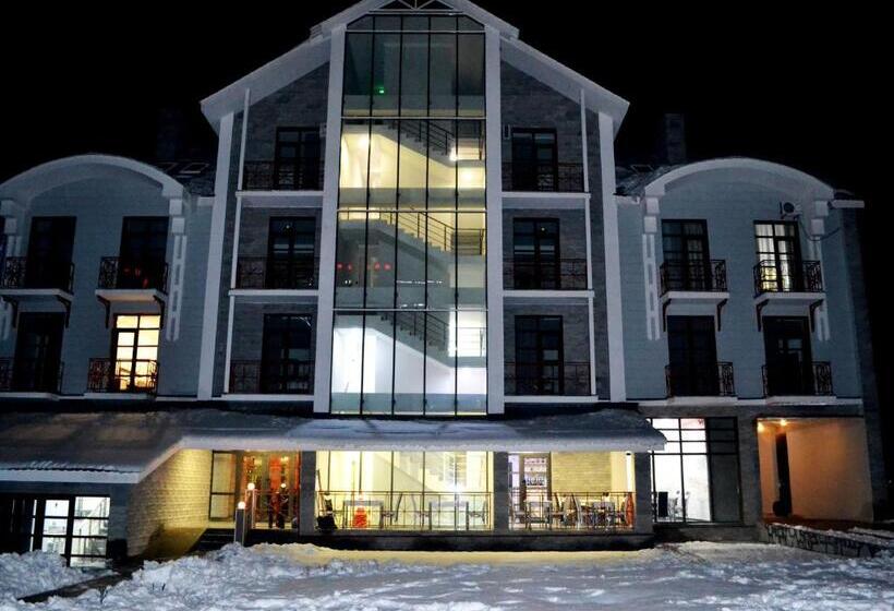 هتل Three Penguins