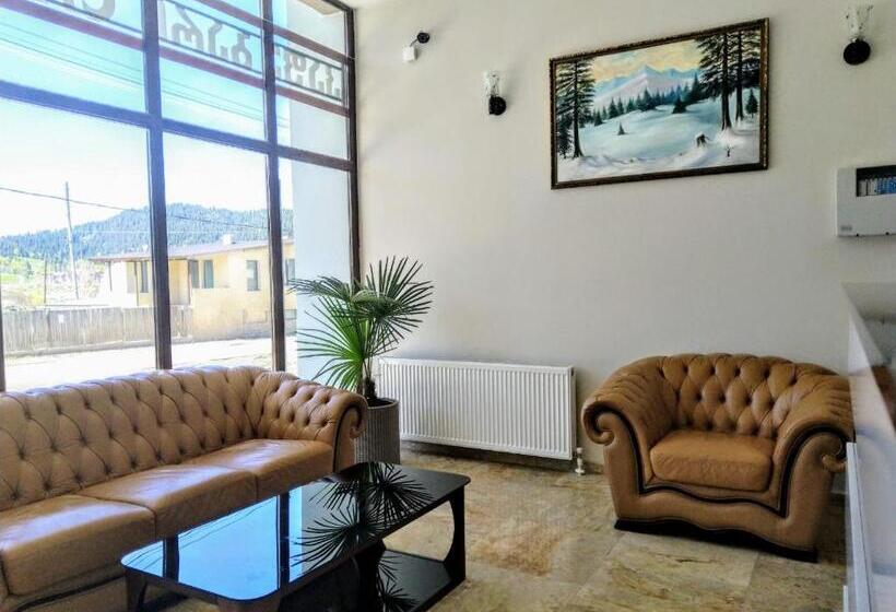 هتل Three Penguins