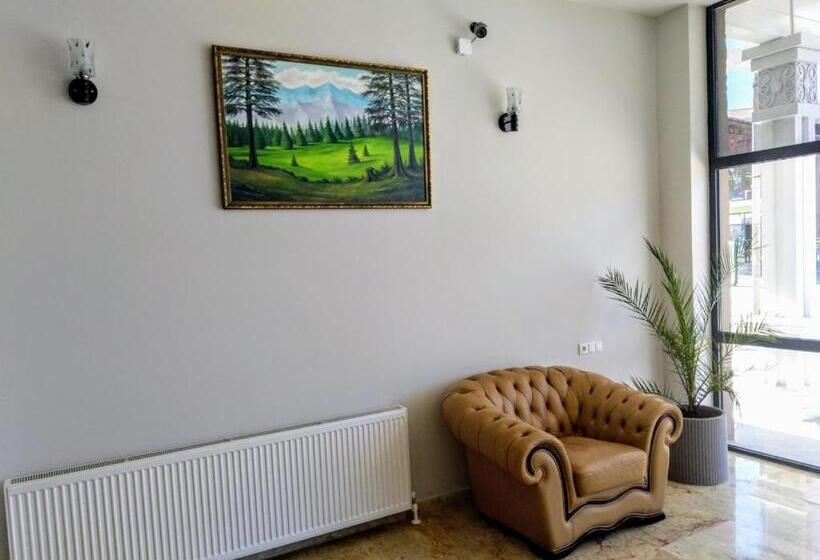 هتل Three Penguins