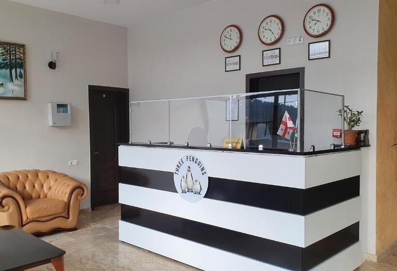 هتل Three Penguins