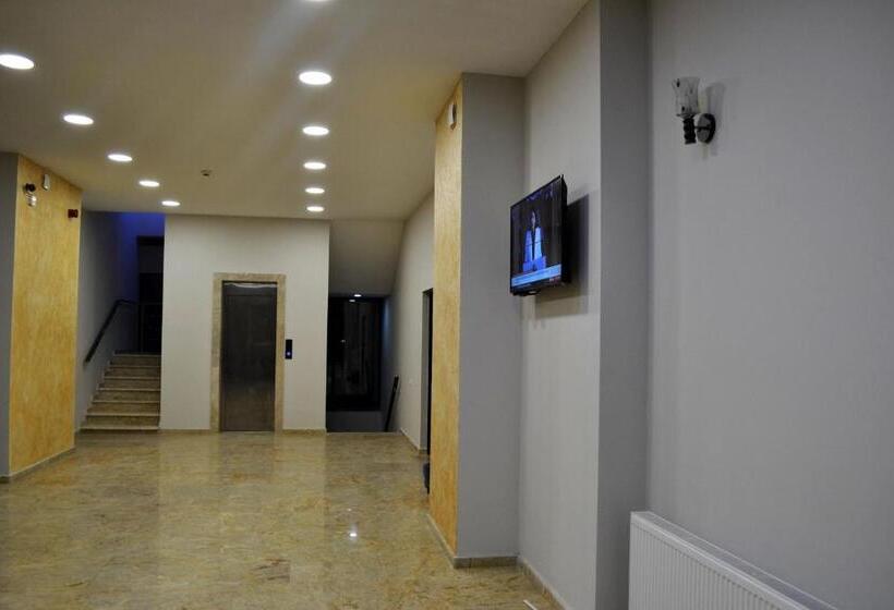 هتل Three Penguins