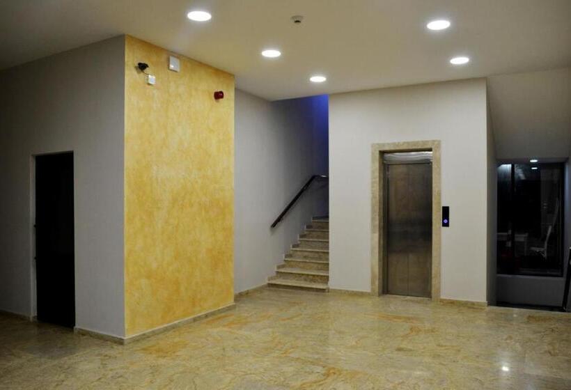 هتل Three Penguins