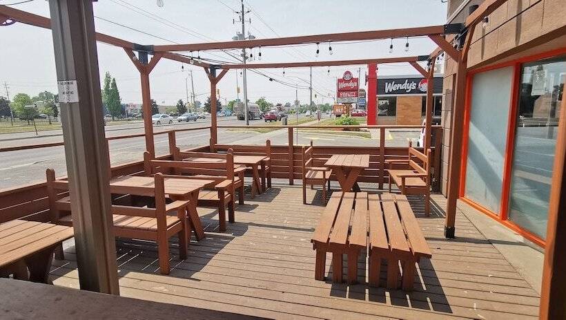 فندق Travelodge By Wyndham London Ontario