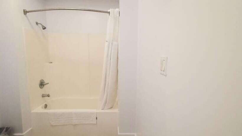 فندق Travelodge By Wyndham London Ontario