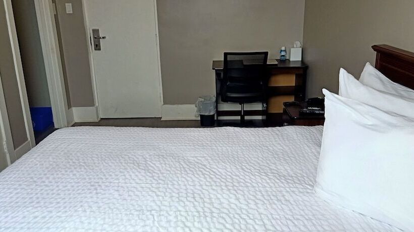 فندق Travelodge By Wyndham London Ontario