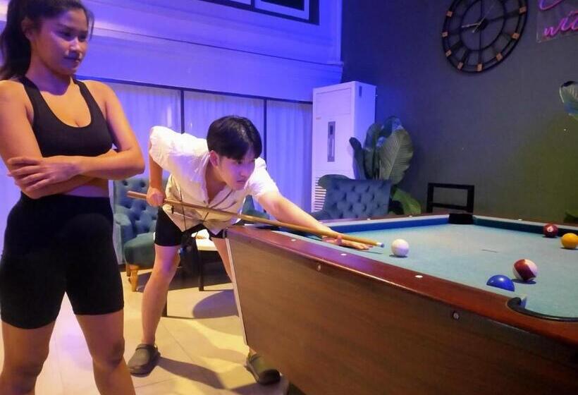 You Empire Hostel & Bar