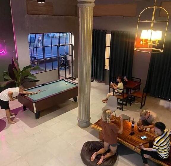 You Empire Hostel & Bar