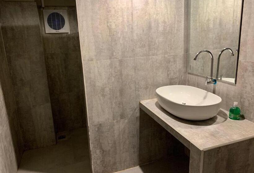 You Empire Hostel & Bar