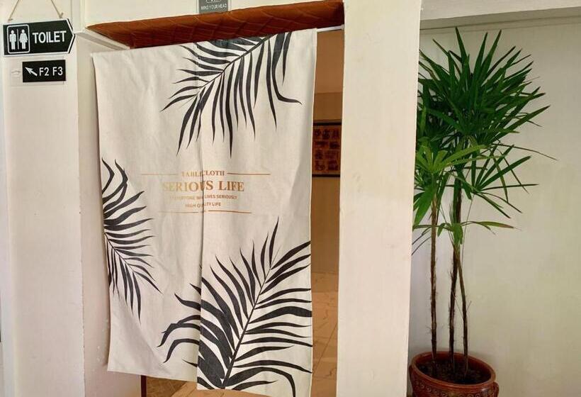 You Empire Hostel & Bar