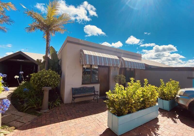 Dolphin Circle Bed And Breakfast