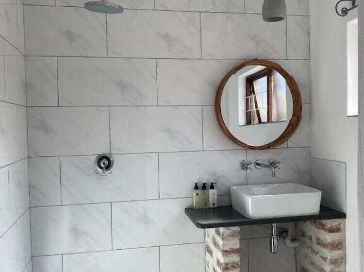 Dolphin Circle Bed And Breakfast