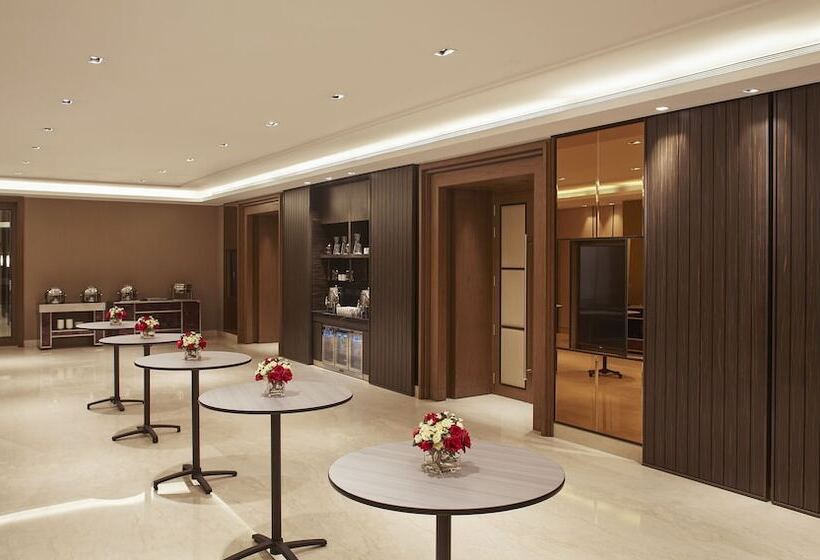 هتل Courtyard By Marriott Siliguri