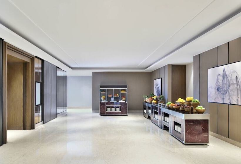 هتل Courtyard By Marriott Siliguri