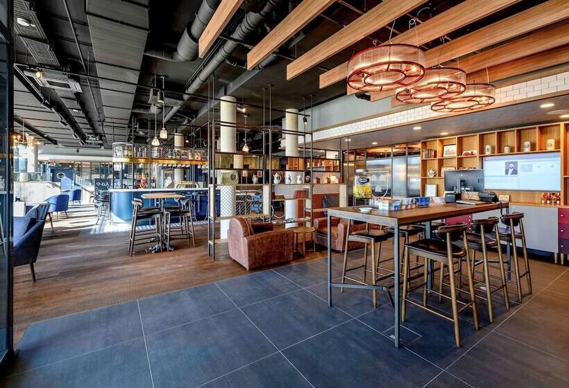 בית מלון כפרי Ibis Landshut City