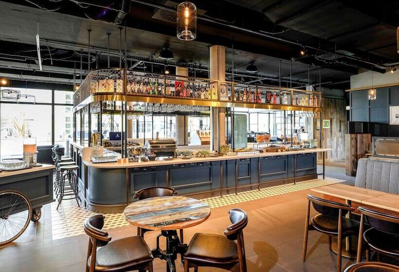 בית מלון כפרי Ibis Landshut City