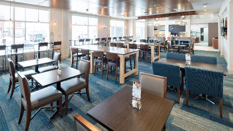 בית מלון כפרי Staybridge Suites   Red Deer North, An Ihg